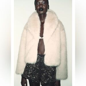 Zara SHORT FAUX FUR LAPEL COLLAR COAT